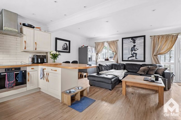 Images for Kingfisher Drive, Cheltenham