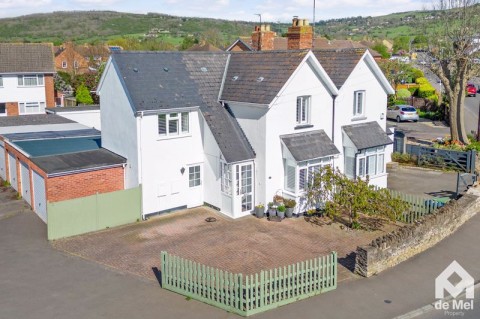 View Full Details for Two Hedges Road, Bishops Cleeve, Cheltenham, GL52 - EAID:deMelProperty, BID:de Mel Property