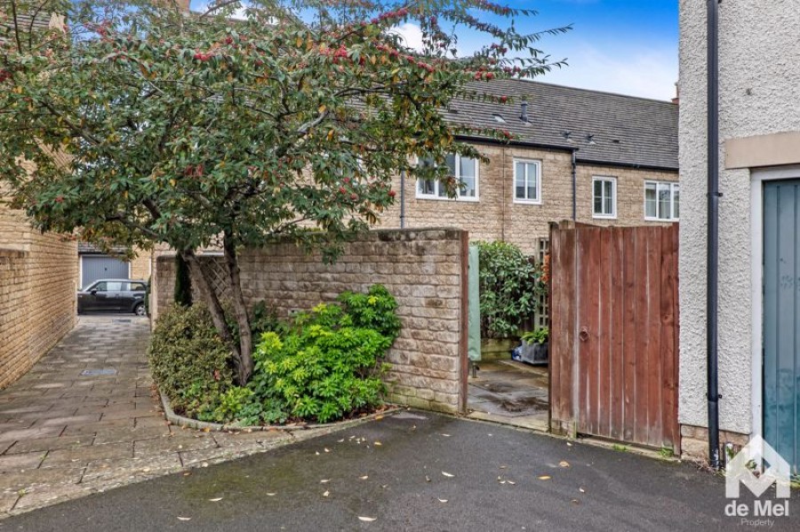 Images for Knapps Crescent, Woodmancote