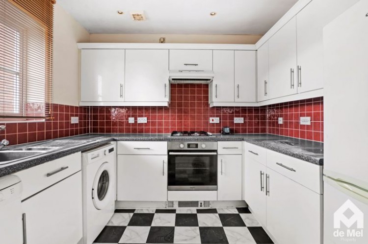 Images for Kingfisher Drive, Cheltenham