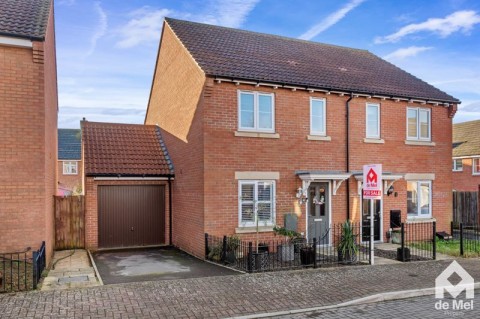 View Full Details for Lapwing Drive, Bishops Cleeve - EAID:deMelProperty, BID:de Mel Property