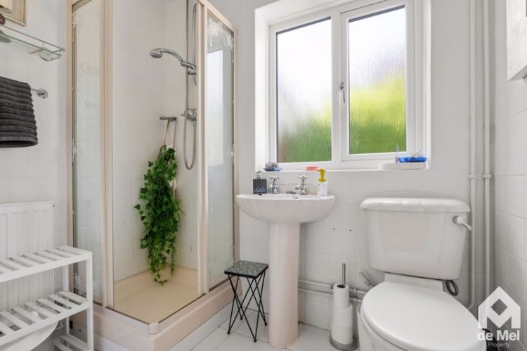 Images for Cornmeadow Drive, Cheltenham