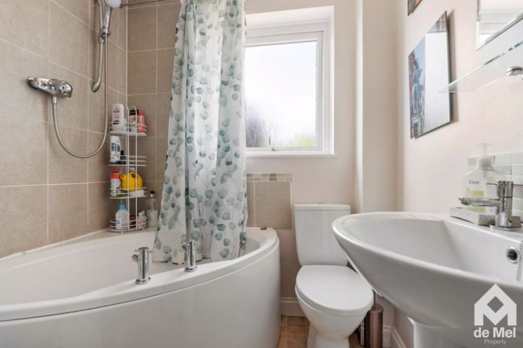 Images for Cornmeadow Drive, Cheltenham