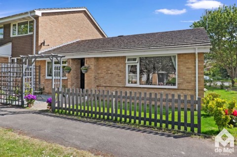 View Full Details for Oldacre Drive, Bishops Cleeve - EAID:deMelProperty, BID:de Mel Property