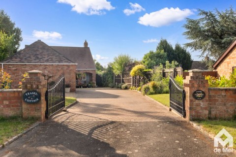 View Full Details for Alcester Road, Harvington, Evesham - EAID:deMelProperty, BID:de Mel Winchcombe