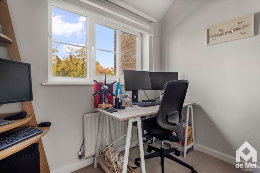 Images for Knapps Crescent, Woodmancote