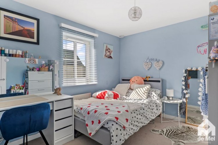 Images for Knapps Crescent, Woodmancote