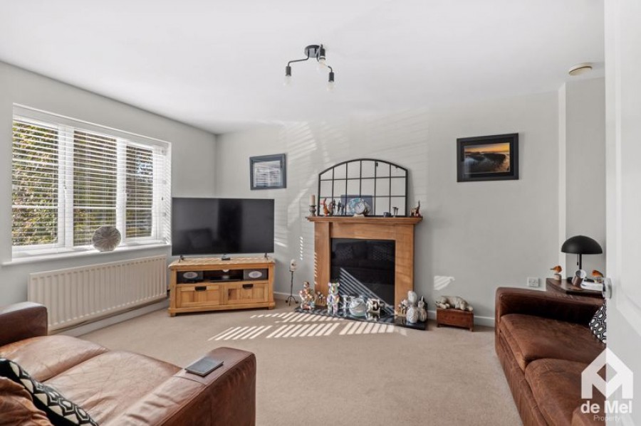 Images for Knapps Crescent, Woodmancote