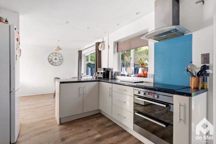 Images for Oak Gardens, Bredon