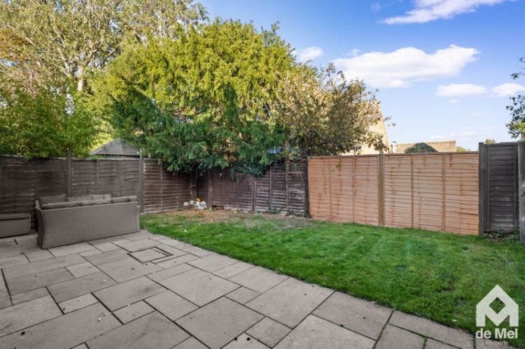 Images for Oak Gardens, Bredon