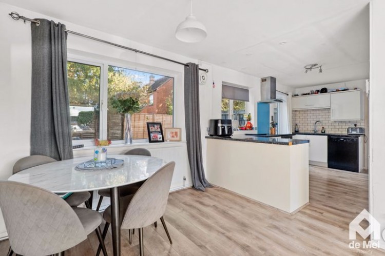 Images for Oak Gardens, Bredon