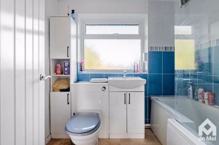 Images for Oak Gardens, Bredon