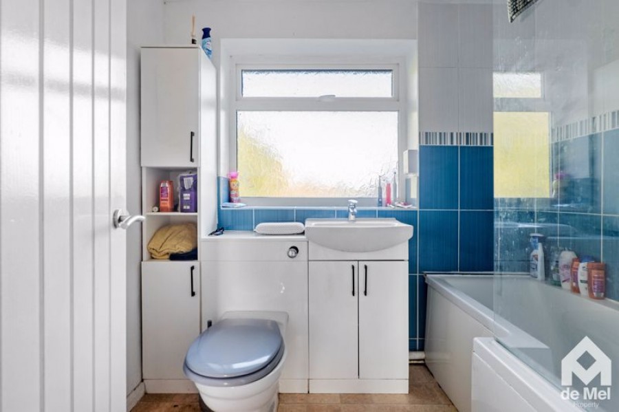 Images for Oak Gardens, Bredon