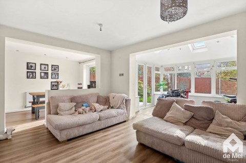 View Full Details for Hanson Gardens, Bishops Cleeve - EAID:deMelProperty, BID:de Mel Property