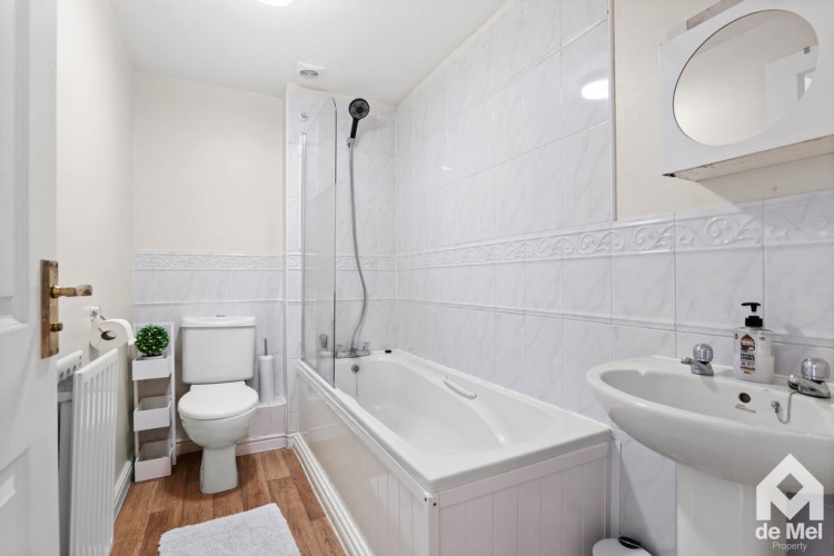 Images for Kingfisher Drive, Cheltenham