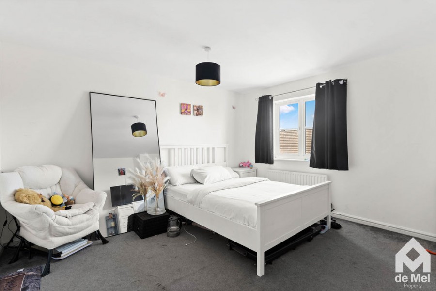 Images for Kingfisher Drive, Cheltenham