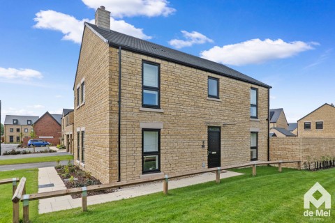 View Full Details for Wallace Square, Bishops Cleeve, Cheltenham, GL52 - EAID:deMelProperty, BID:de Mel Property