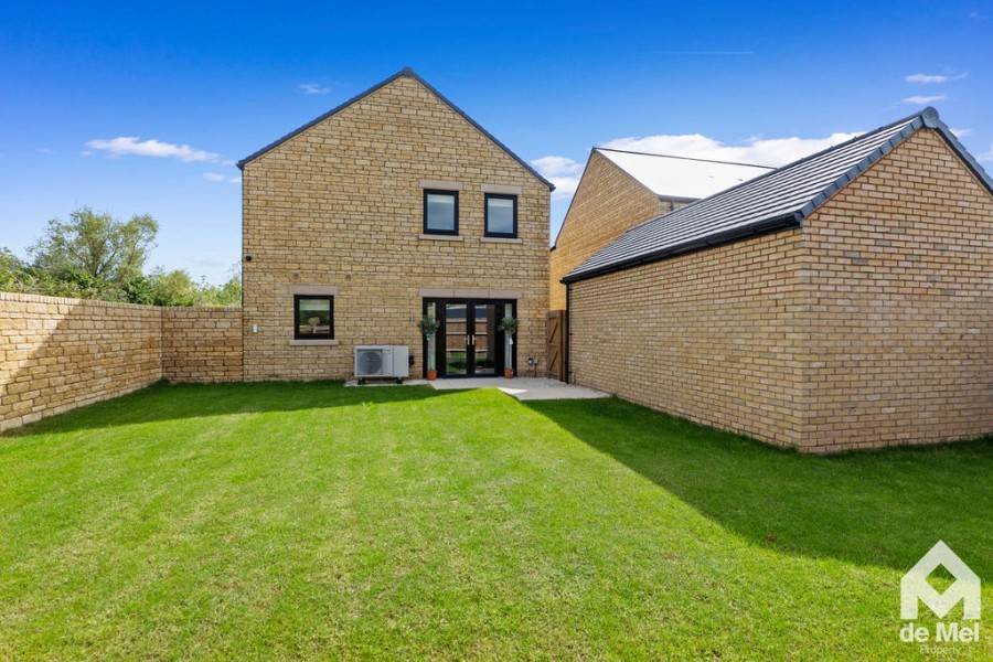 Images for Wallace Square, Bishops Cleeve, Cheltenham, GL52