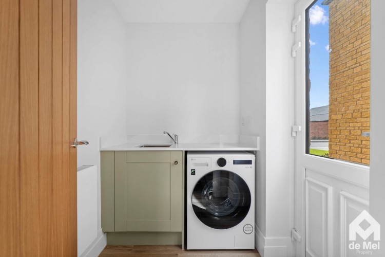 Images for Wallace Square, Bishops Cleeve, Cheltenham, GL52